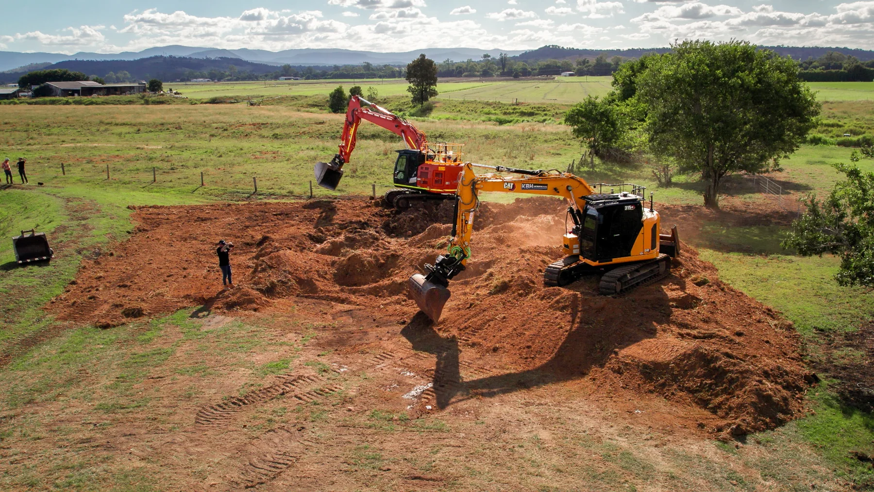 KBH Earthmoving people and equipment